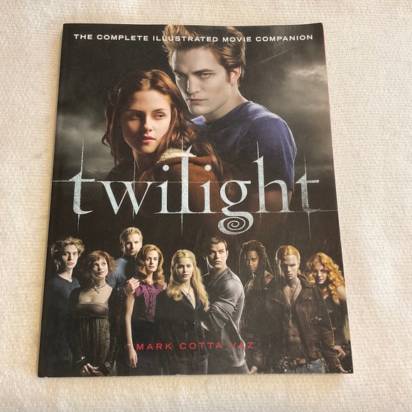 Twilight - The Complete Illustrated Movie Companion Softcover Book - Picture 1 of 11